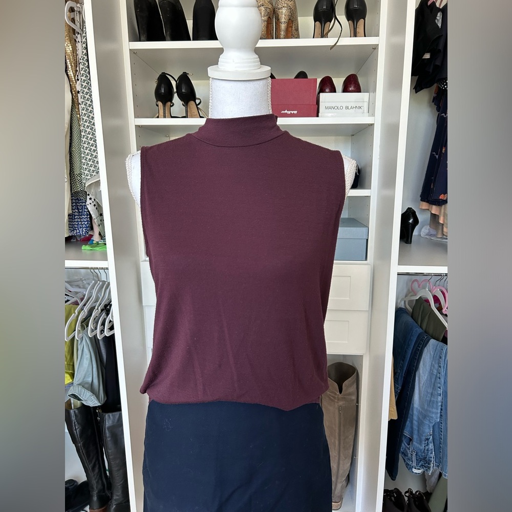 Athleta mock neck sleeveless top